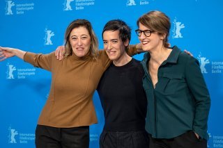 Ursula Meier et les actrices de "La Ligne", Stéphanie Blanchoud et Valeria Bruni Tedeschi (de droite à gauche), lors de la Berlinale en février 2022 (archives).